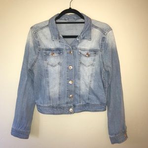Light Wash Cropped women’s Jean Jacket size M